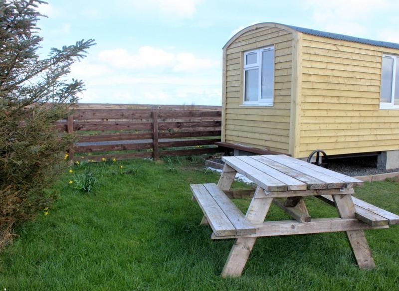 Hillside Pods&shepherd's Hut