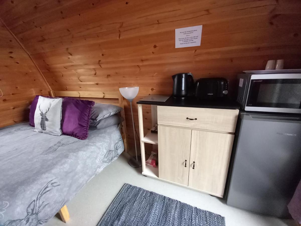 Hillside Pods And Shepherd's Hut * Уик