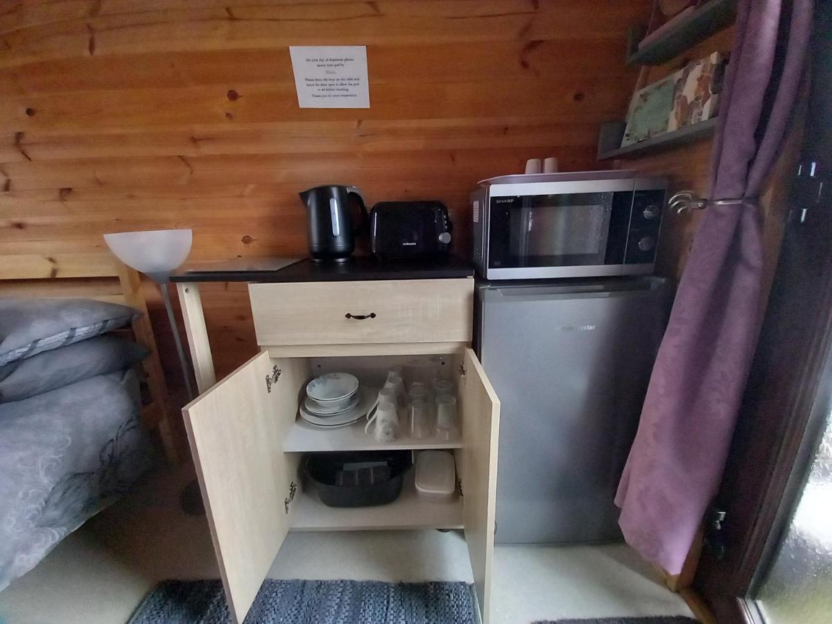 Hillside Pods&shepherd's Hut Camping *