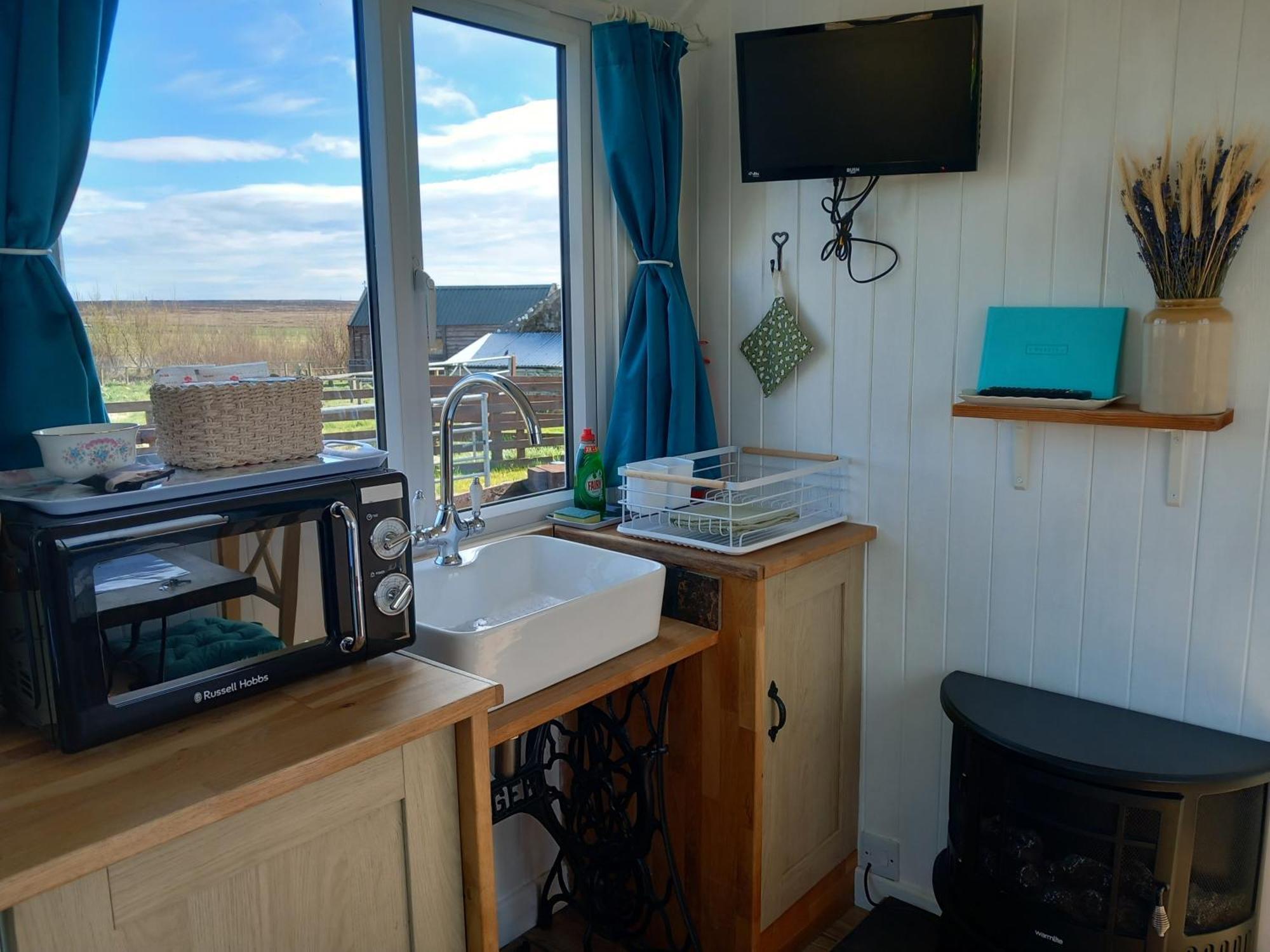 Hillside Pods&shepherd's Hut